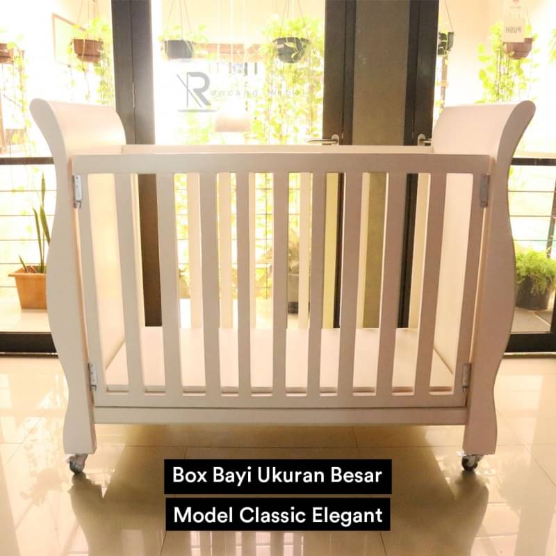 Boks Bayi Besar Model Classic Elegant Warna Putih Susu Dengan Roda ...