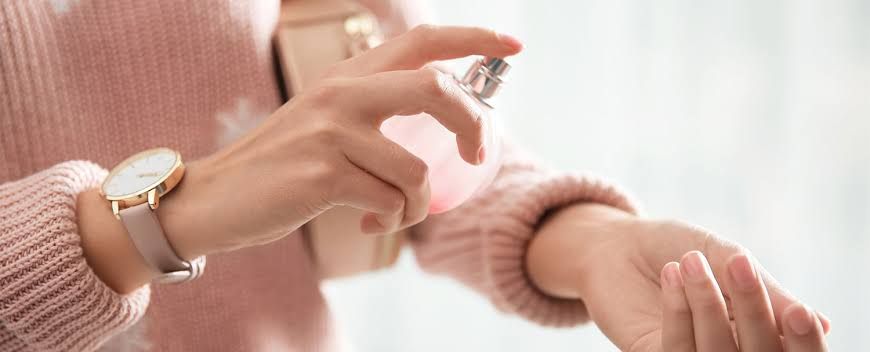 Penting Menyemprotkan Parfum ke Titik Nadi agar Tahan Lama Popmama