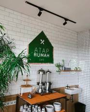 Review Atap Rumah Cafe Popmama Community