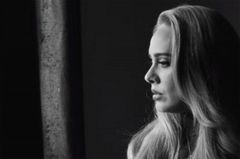 Lirik Lagu Easy On Me – Adele dan Terjemahan