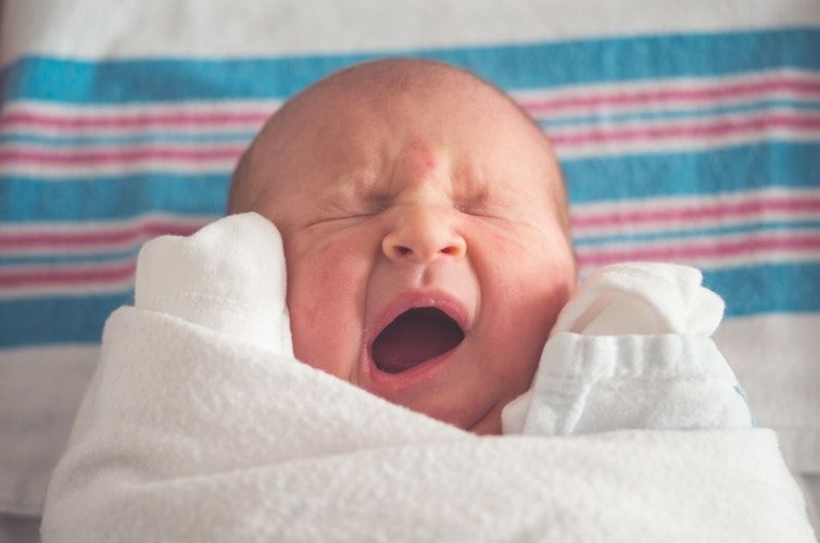 Berat Badan Bayi Baru Lahir Alami Naik-Turun, Ini Penjelasannya
