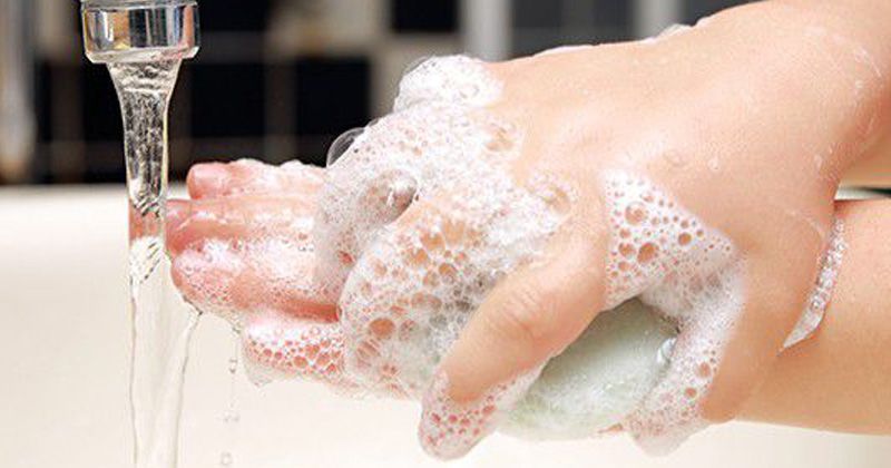 5. Minta anak cuci mulut tangan sabun