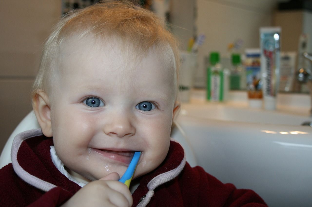 4 Alasan Penting Mengajarkan Sikat Gigi Sejak Bayi