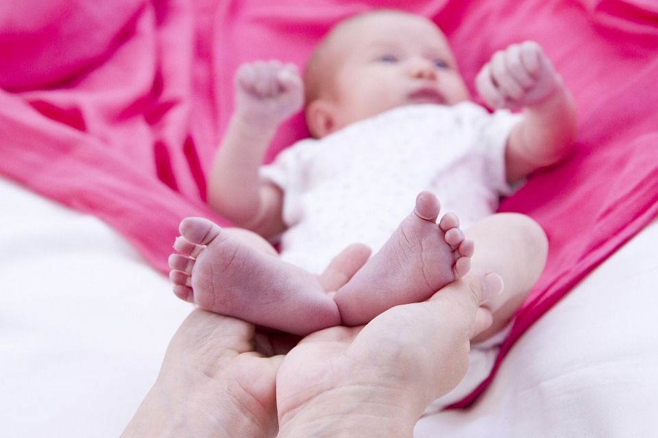 6 Hal yang Harus Diperhatikan Saat Menjemur Bayi