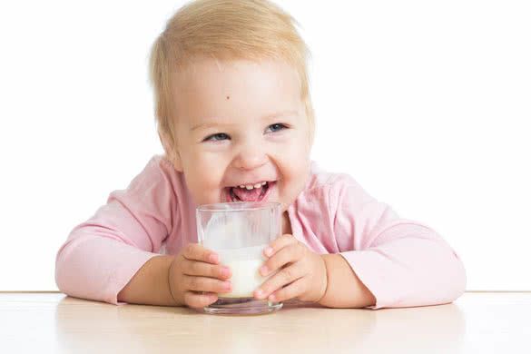 4. Haruskah memberi bayi susu almond jika si Kecil alergi susu sapi