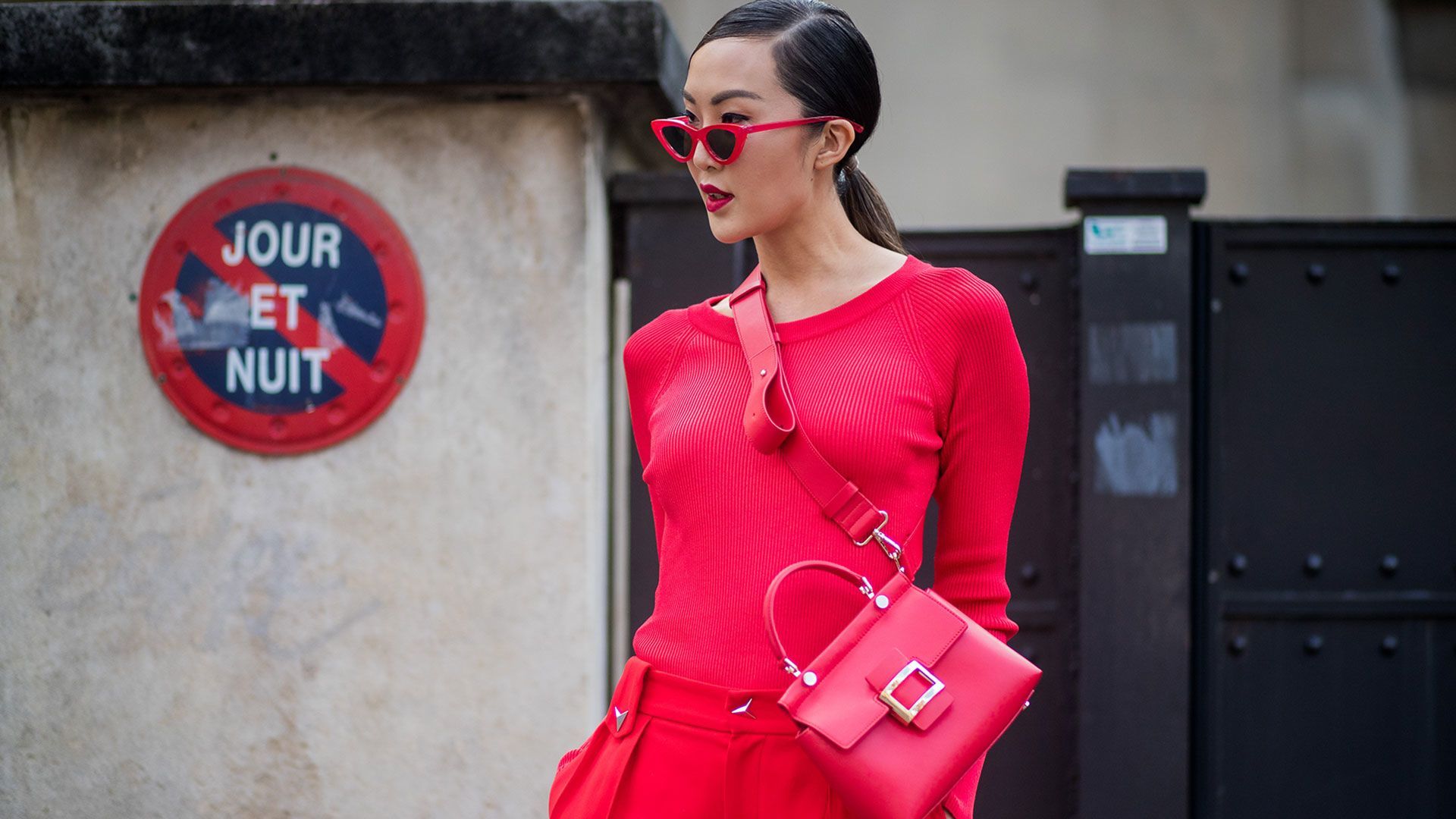 Ciptakan Nuansa Imlek 7 Fashion Item Berwarna Merah