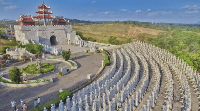 3. Vihara Patung Seribu