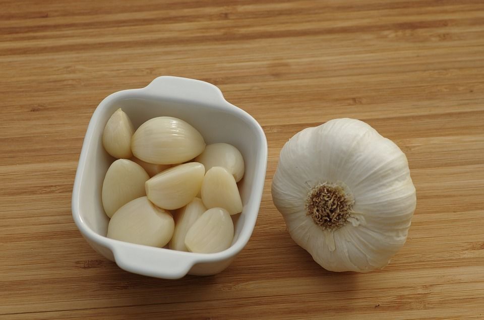 5. Cara membuat obat pelega batuk pilek dari bawang putih