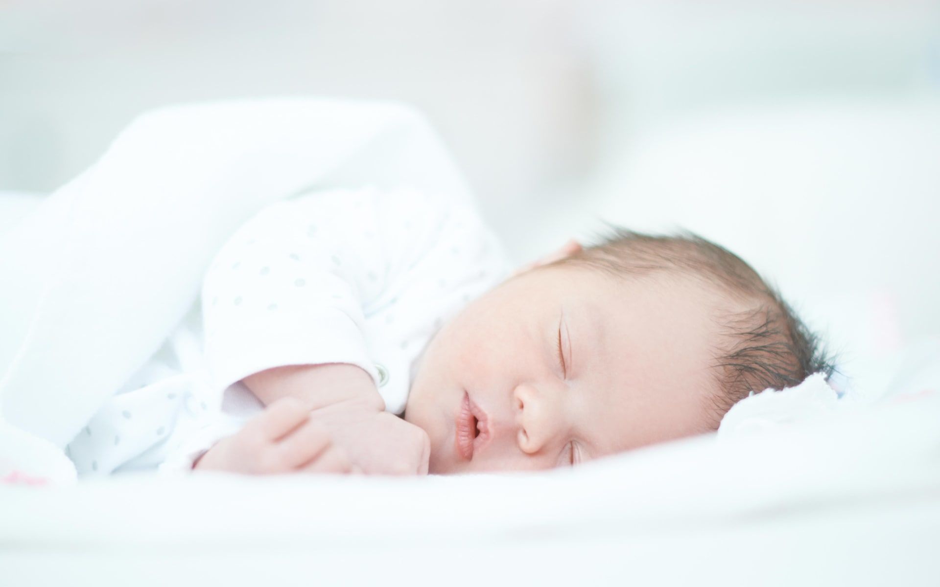 Hal Harus Diperhatikan Saat Tidur Bersama Bayi