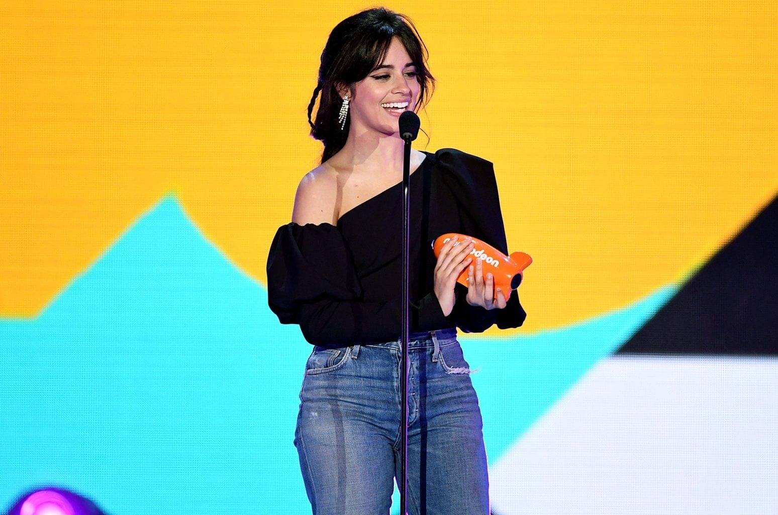 2. Antusias anak-anak kemenangan Camila Cabello