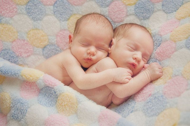 download video ibu melahirkan bayi kembar