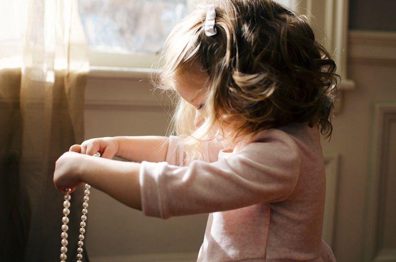 5. Percayakan anak menggunakan barang sendiri