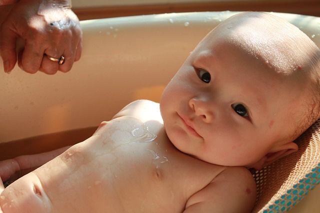Bayi Boleh Dimandikan setelah Imunisasi