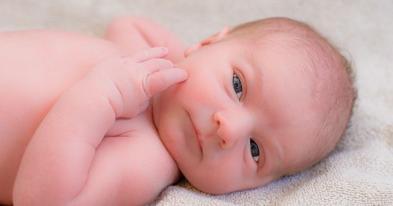 6. Mitos persalinan caesar menyebabkan bayi jadi autis