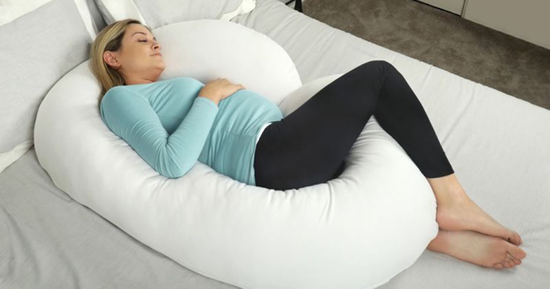 1. Bantal kehamilan membuat tidur ibu hamil jadi lebih nyaman