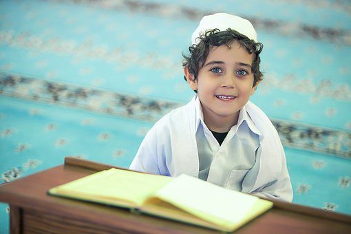 1. Ajar anak melekat ajaran agama