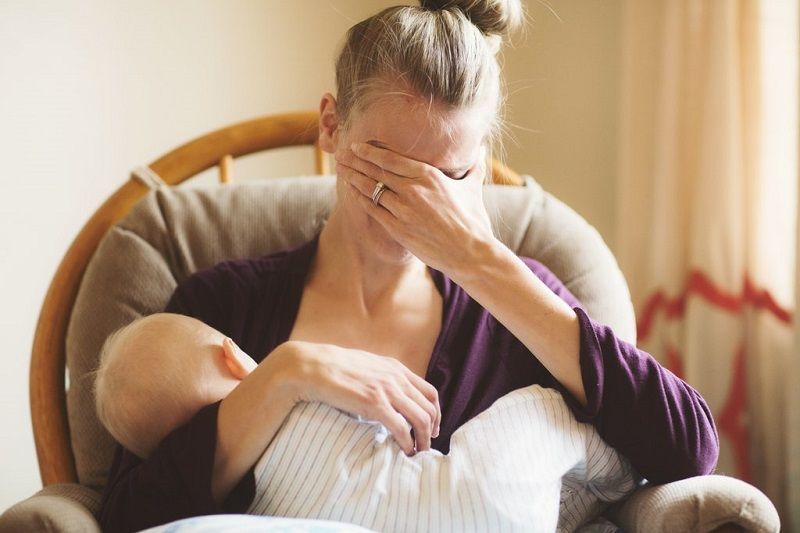 Bikin Haru Foto Mama Menyusui Bayi Terakhir Kali Sebelum Kemoterapi
