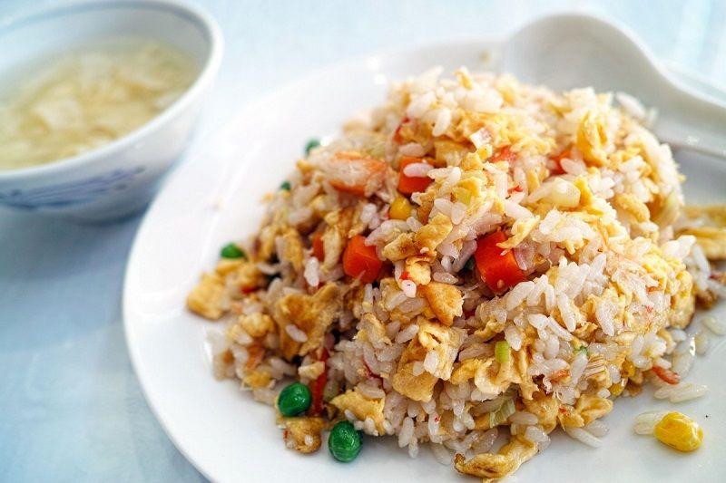 3. Opor ayam diolah menjadi nasi goreng