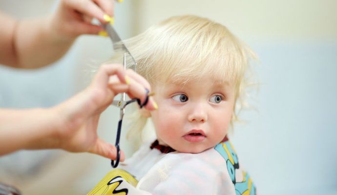 6 Cara agar si Kecil Nggak Takut Dipotong Rambutnya