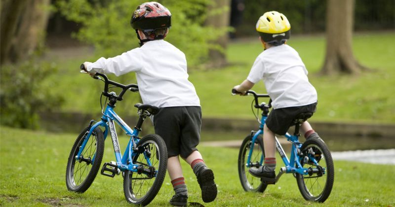 7 Tips Ajarkan Anak Bersepeda, Selalu Berikan Semangat Yuk Ma