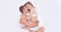 7. Aktivitas seksual atas ranjang seolah memberikan kebahagiaan tersendiri