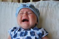 6. Bayi terlalu lama menangis