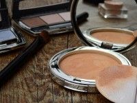 2. Takaran produk makeup berlebihan