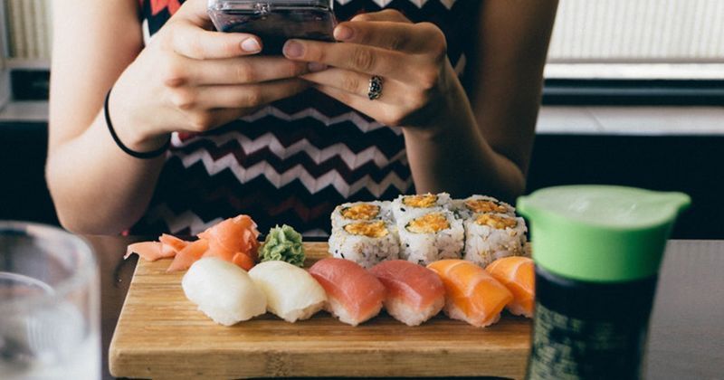 8. Ibu hamil boleh makan sushi tapi bukan mengandung ikan merkuri tinggi