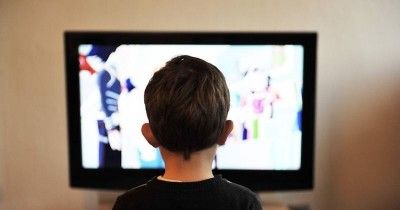 Cara Melindungi Anak dari Bahaya Tayangan Film Porno
