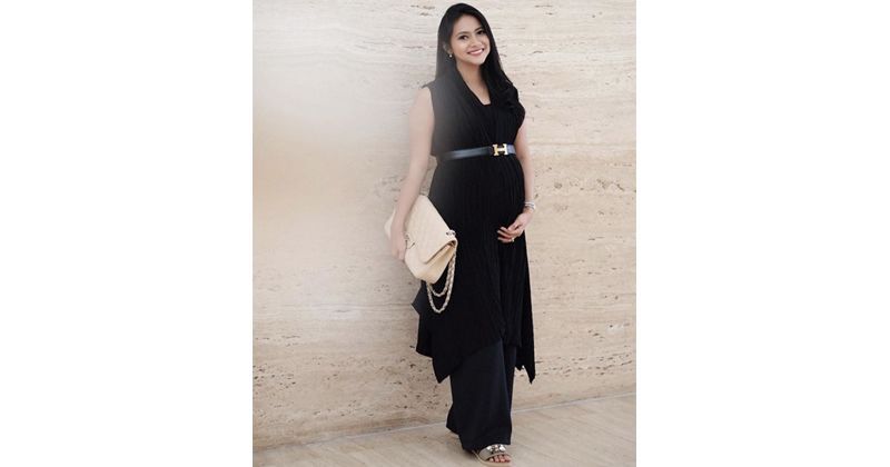 7. Tampil cantik menawan baby bump