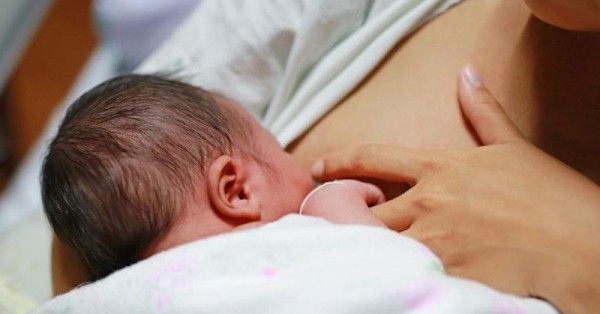 5 Kebiasaan Unik Bayi Baru Lahir Yang Minum Asi Popmama Com