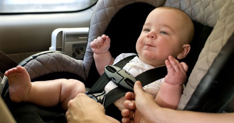 Bikin Obesitas dan Telat Bicara! Ini 7 Bahaya Container Baby Syndrome