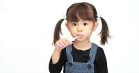 2. Tidak rajin menggosok gigi