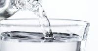 4. Cukup minum air mineral