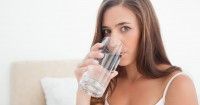 1. Perbanyak konsumsi air putih makan buah mengandung banyak air
