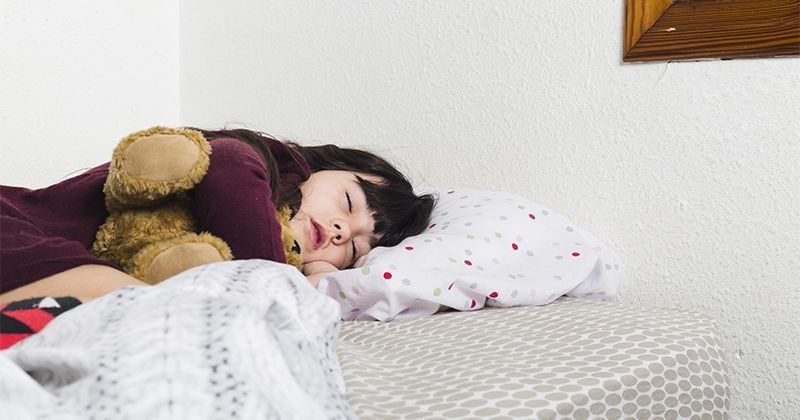 Penyebab Anak Berkeringat Saat Tidur di Malam Hari | Popmama.com