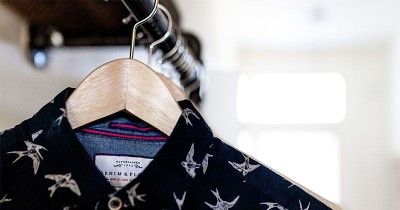 5 Cara Bijak Memilih Hanger agar Pakaian Tetap Awet
