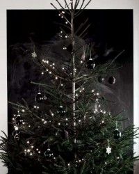2. Glam in black christmas tree