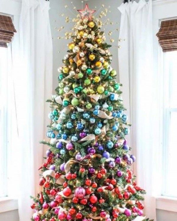 Pohon Natal Di Rumah Mewah