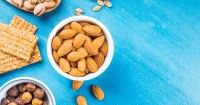 4. Kacang almond
