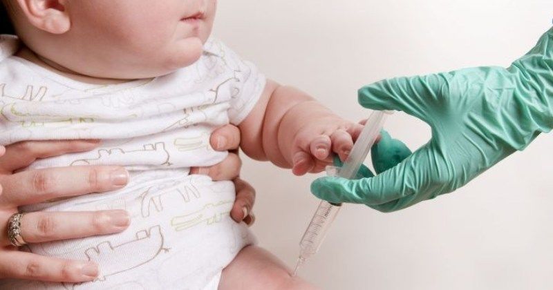 8 Vaksin yang Perlu Diberikan untuk Bayi Usia 6 Bulan Lebih | Popmama.com