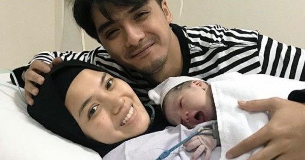 Baru 8 Bulan Melahirkan Istri Ricky Harun Hamil Anak Ke 4 Popmama Com