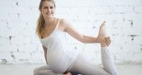 8. Senam atau yoga ibu hamil