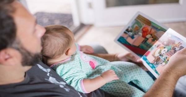 Membaca untuk Bayi Banyak Manfaatnya, Ma! | Popmama.com