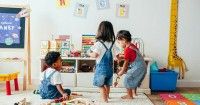 Penting Mengajarkan Anak Membereskan Mainan Sendiri
