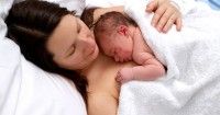 7 Manfaat Skin to Skin Contact antara Bayi Mama