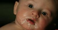 Normalkah Gumoh Bayi setelah Menyusu Temukan Jawaban Sini