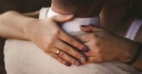 7 Cara Merangsang Istri Meningkatkan Gairah Seksual