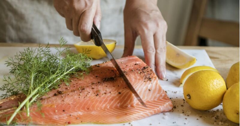1. Ikan salmon mengandung kadar purin rendah