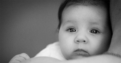 Tips Melatih Indra Penglihatan Bayi 0-12 Bulan